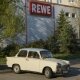 Trabant vor Rewe in Berlin-Lichtenberg