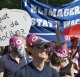 Pazifismus auf der Mayday-Demo in Berlin